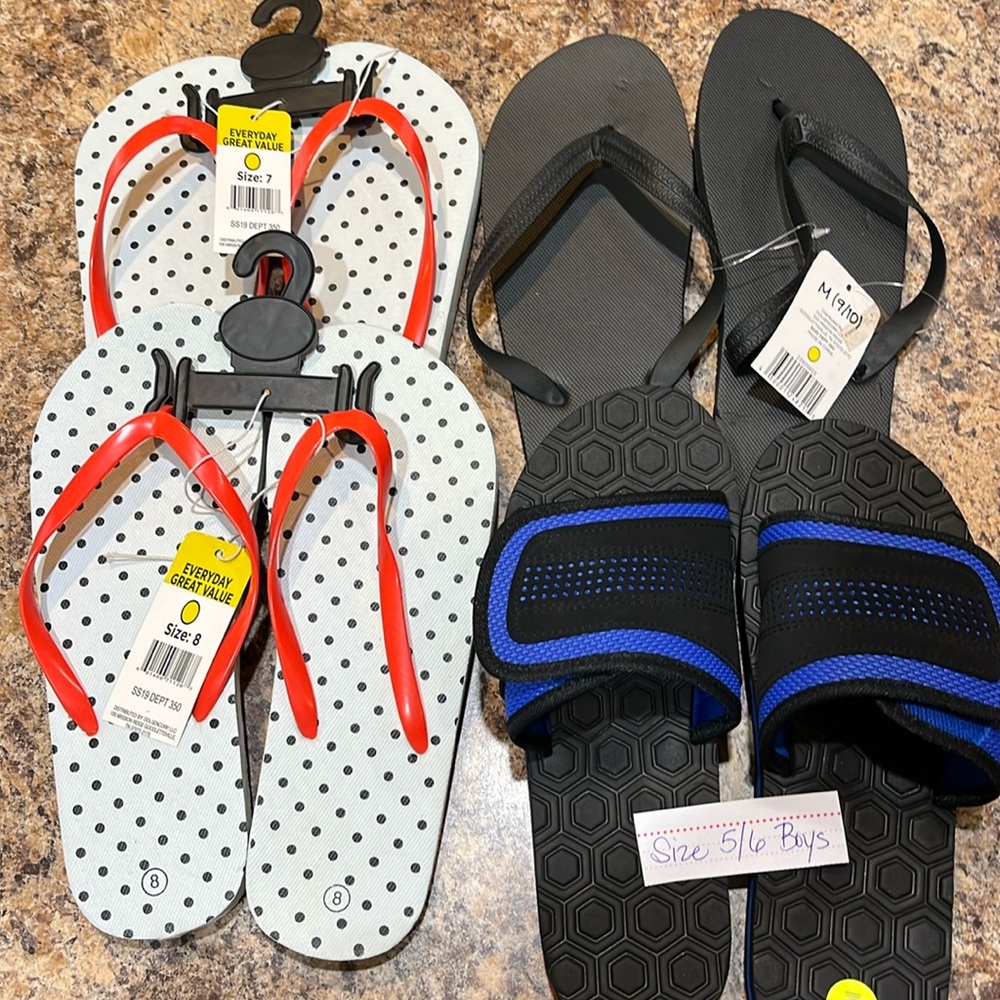 4 pair Family Pack Flip Flops BRAND NEW with tags